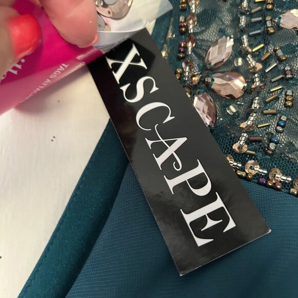 ✨ Brand New Formal Dress for Sale – Never Worn! ✨ - Picture 3 of 9